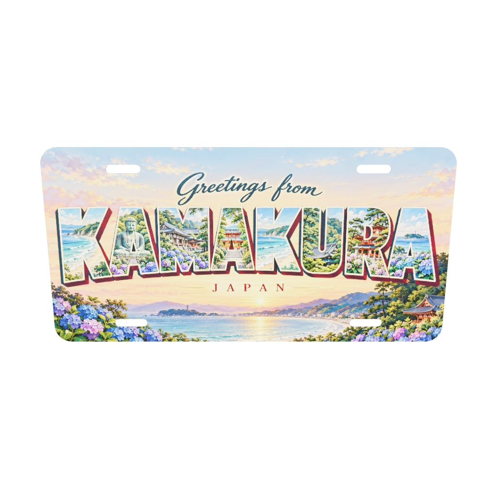 KAMAKURAの文字内にも鎌倉の大仏と寺社、海、あじさいを描いたアルミプレートの実寸3Dモデル。横304.8×縦152.4 mm、丸角、長穴4か所。